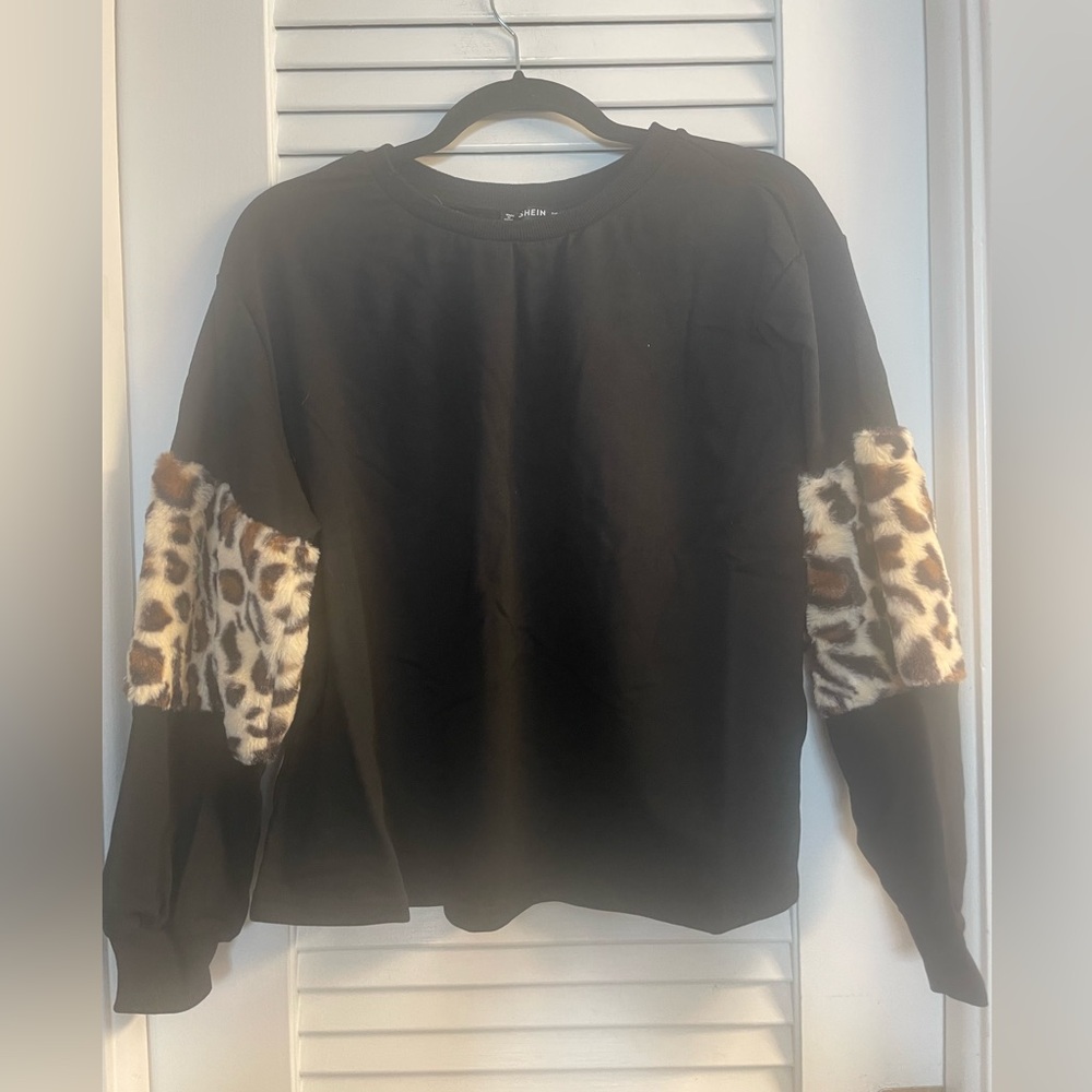 SHEIN NWT Knit Pullover w/Faux Leopard Fur Arm Accents-All sizes